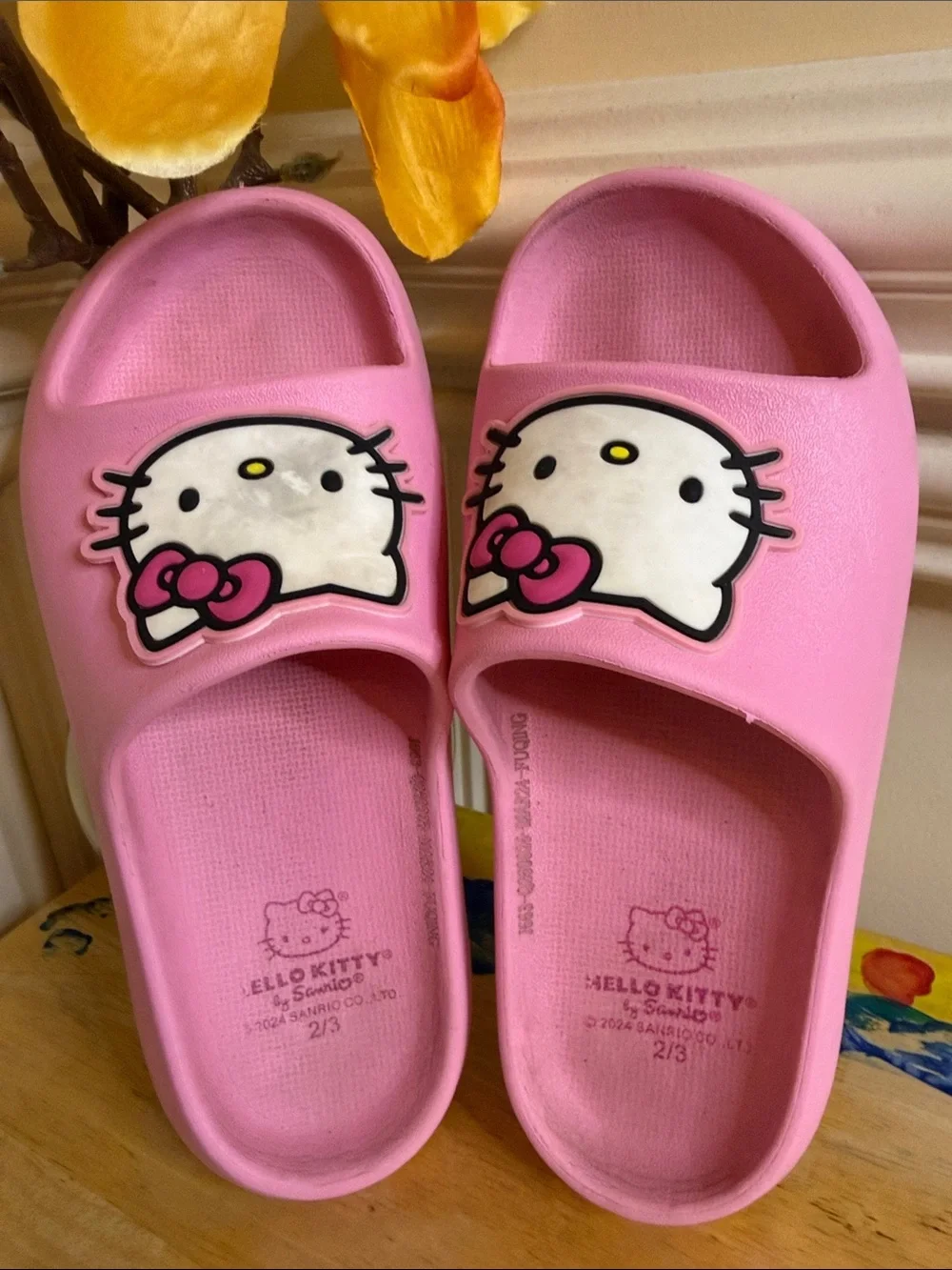 Sanrio Hello Kitty Girls Size 2/3 Pink Summer Slides Sandals